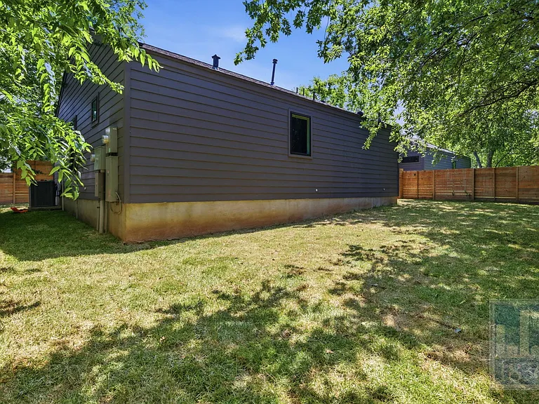 505 Thelma Dr #B — Photo 23