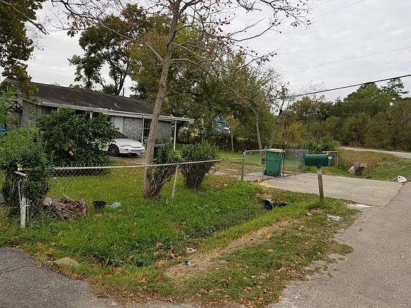 2nd image of 101 Lincoln Cedar Dr