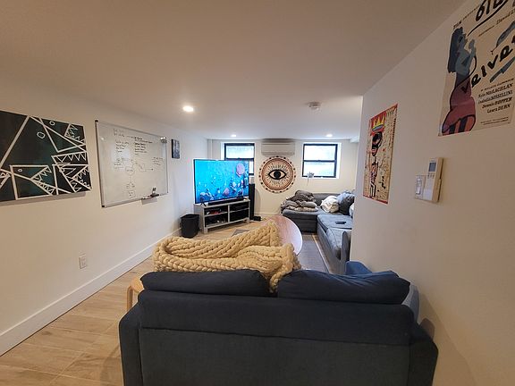4th image of 41 Vanderbilt Ave #1