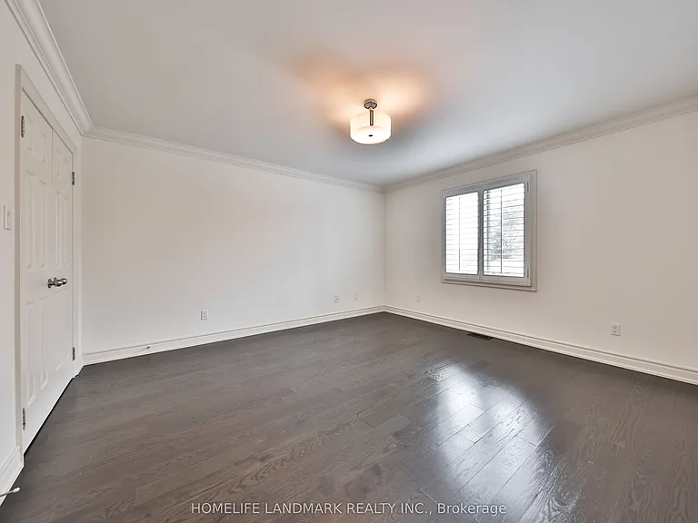 112 Kingsway Cres — Photo 17