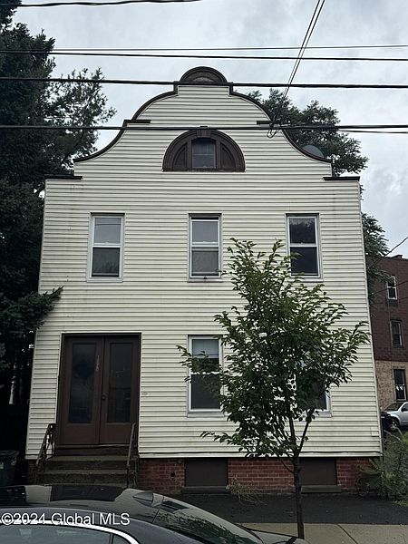 2nd image of 106 Hunter Avenue