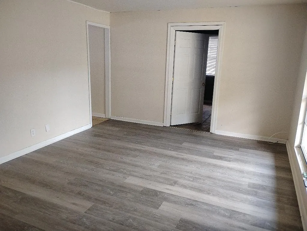 4 bed, 1329 sqft, $1,800 — Photo 3