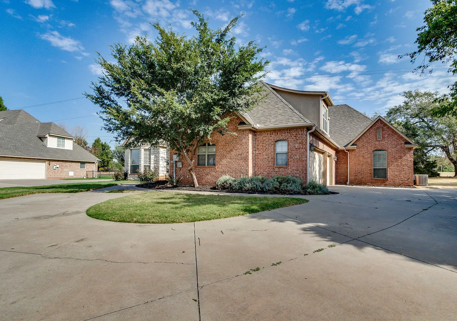 Beautiful 4Bedroom Home tucked away on a quiet cul-de-sac in Coffee Creek! Edmond Schools! Availa... — Photo 4
