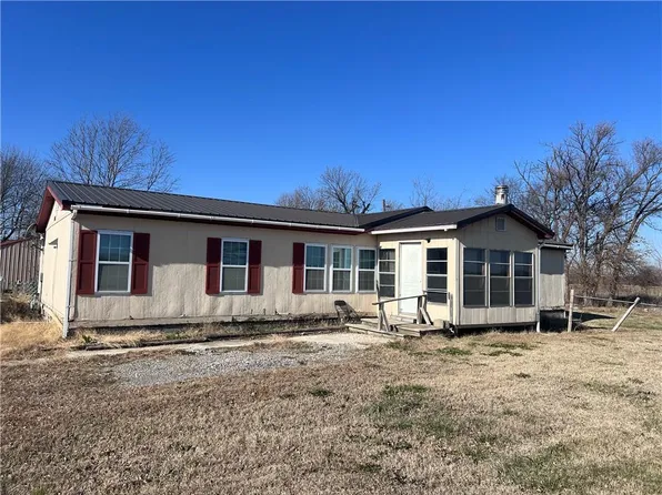 104 5th St, Mc Cune, KS 66753