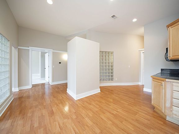 5th image of 224 E Michigan Ave APT 202