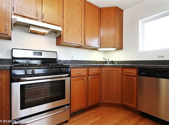 4th image of 3811 W School St Unit E