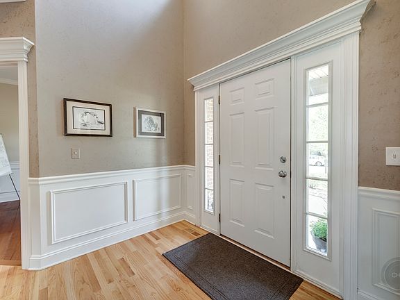 3rd image of 12735 Barrow Ln