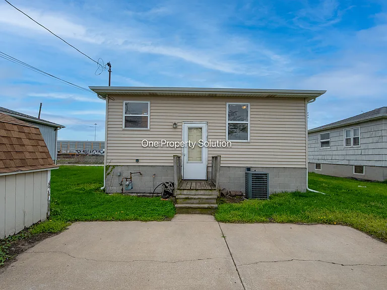 1227 Logan St — Photo 17