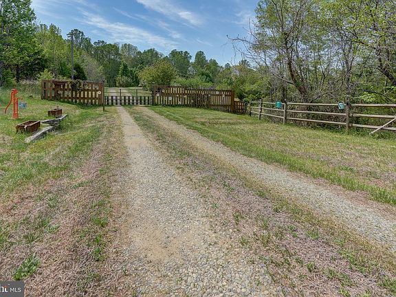 4th image of 516 Apple Grove Rd