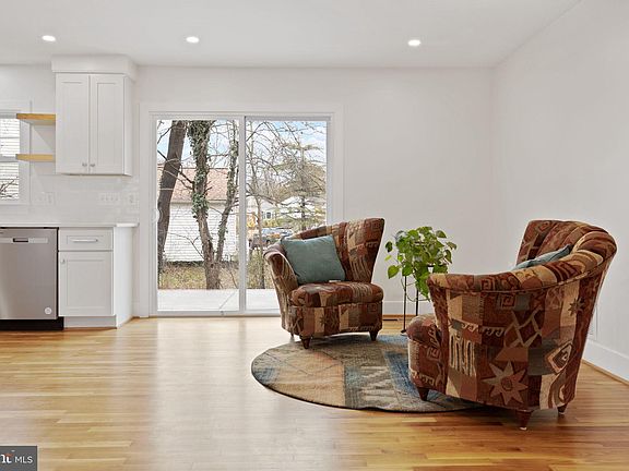 4th image of 2201 Yardley Ct