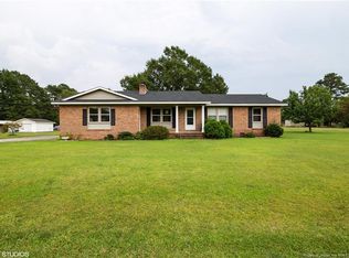 62 Edgewood Dr, Lumberton, NC 28360