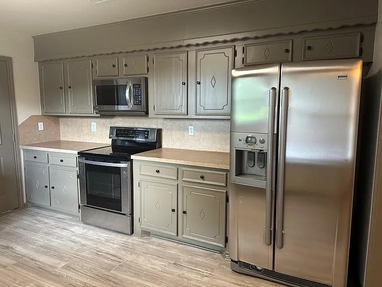 209 Travis St — Photo 4