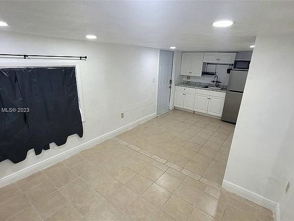4th image of 1750 NW 27th Ave #B