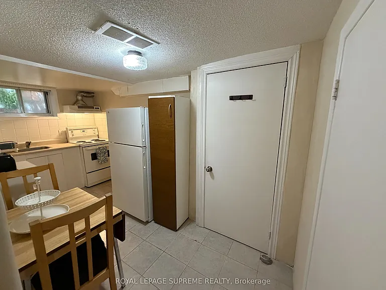 1074 Briar Hill Ave #BASEMENT — Photo 4