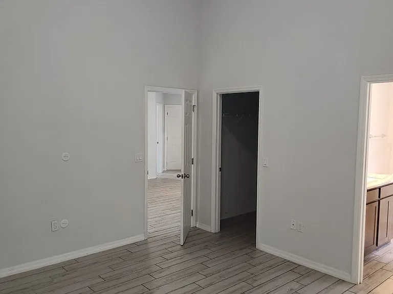 1108 Constantine St — Photo 9