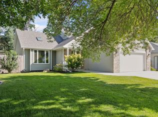 2534 Timberlea Dr, Woodbury, MN 55125