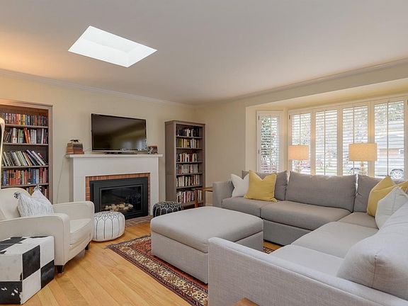 3rd image of 311 Concord Dr