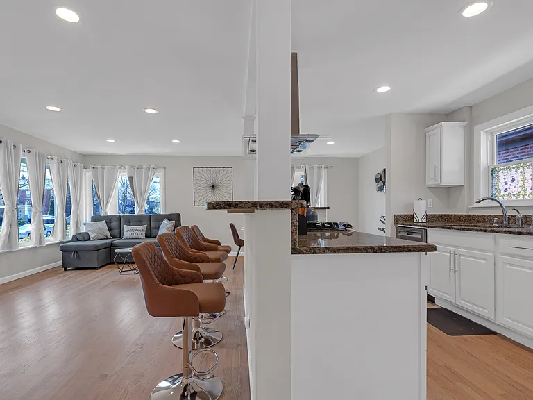 1100 Edmer Ave — Photo 11
