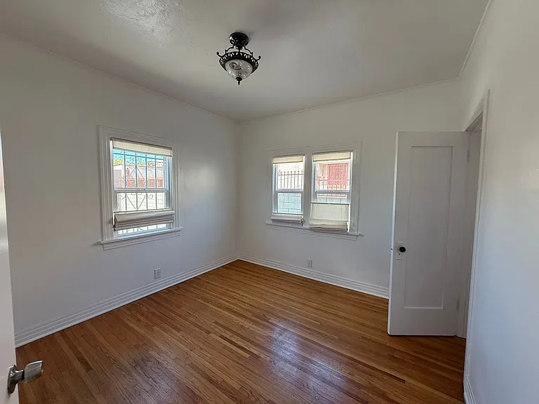 1143 N Commonwealth Ave — Photo 15