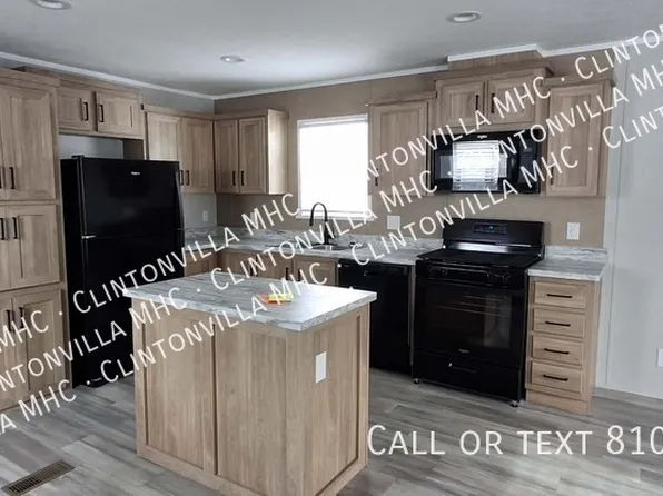 57 Joy St, Clarkston, MI 48346