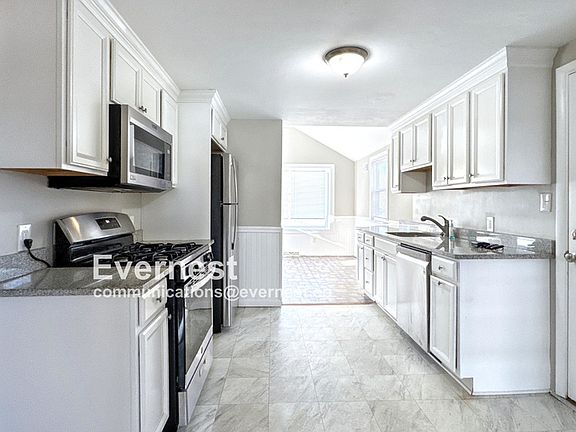 3rd image of 3216 Elderwood Dr