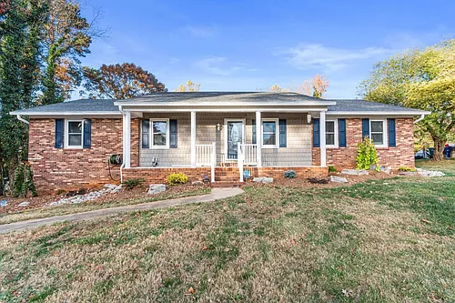 5055 Eastwin Dr Photo 1