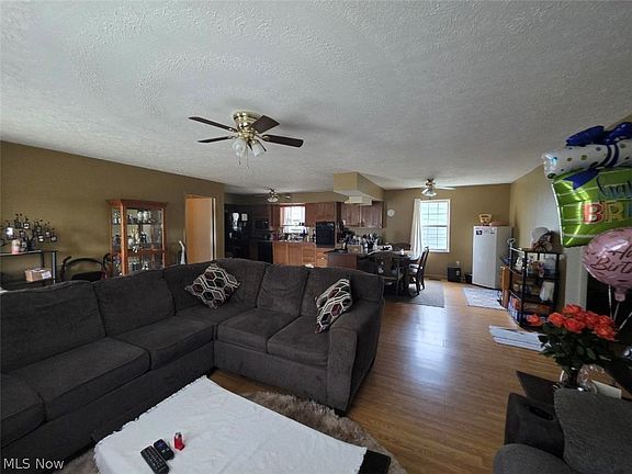 3rd image of 910 26th St