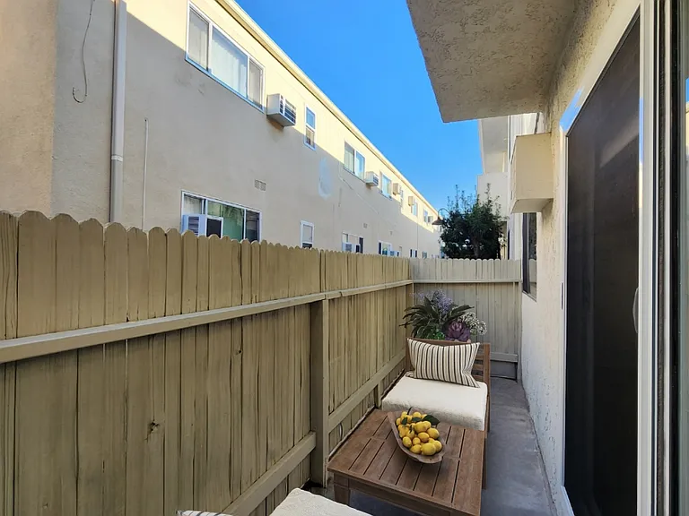 10138 Palms Blvd #6 — Photo 3