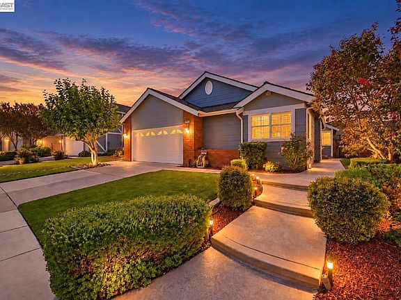 2nd image of 35615 Barnard Dr