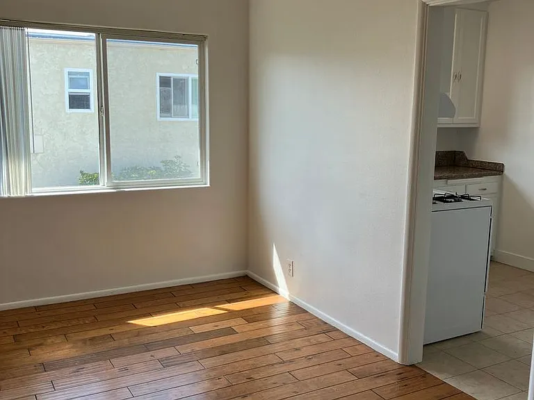1935 Cloverfield Blvd — Photo 23