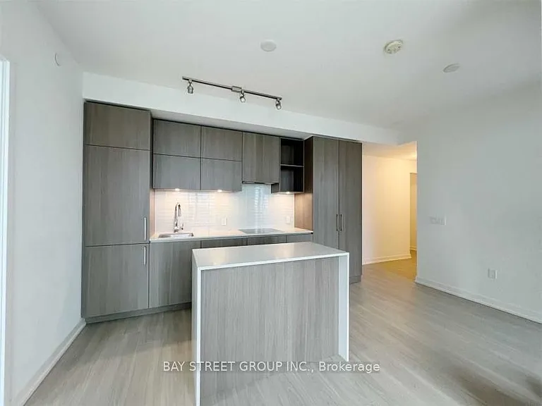 1 Yorkville Ave #2811 — Photo 7