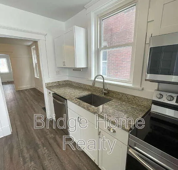 136 S Spring Ave — Photo 20