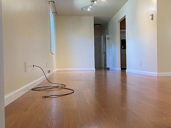 3rd image of 935 Trenton Blvd