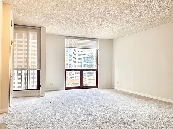 4th image of 200 N Dearborn St Unit 2005