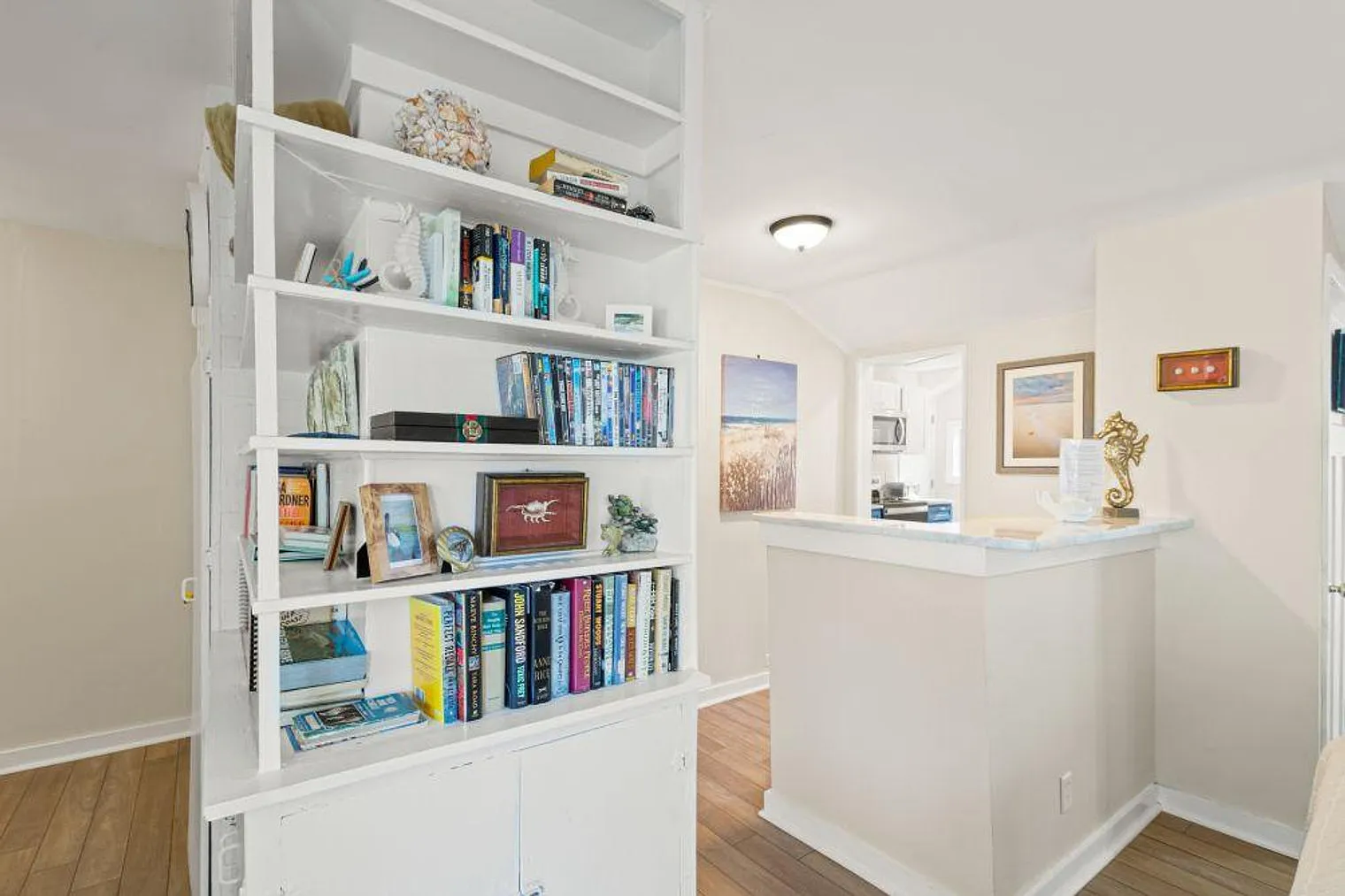 3 bed, 2.0 bath, 1194 sqft, $4,453 — Photo 1