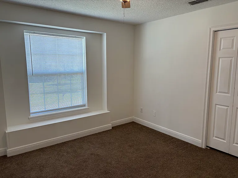 438 Palm Dr — Photo 14