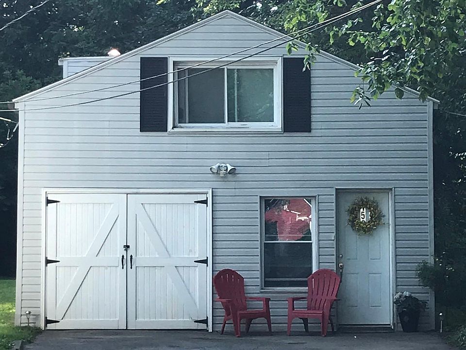 Unit C. No shared walls with any other tenants. Quiet, cozy & very private! Lots of parking for you and your guests! Cable & internet ready.
