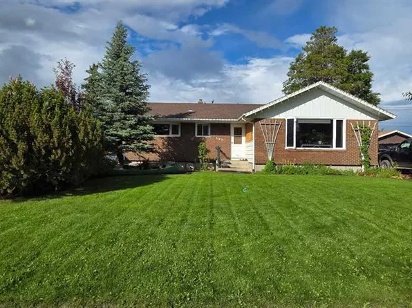 107 W Simpson St, Hinton, AB T7V 1C2