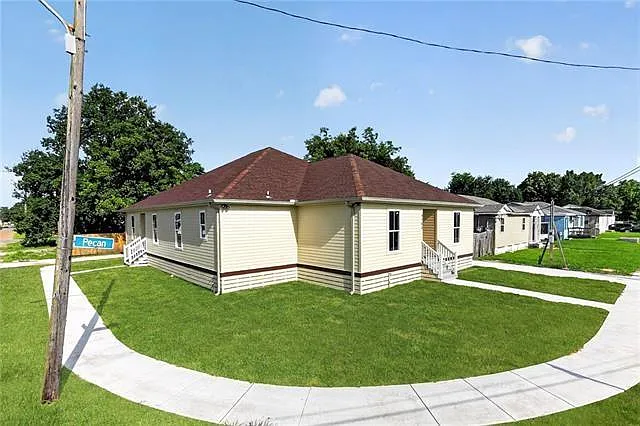 3 bed, 2.0 bath, 1417 sqft, $1,900 — Photo 2