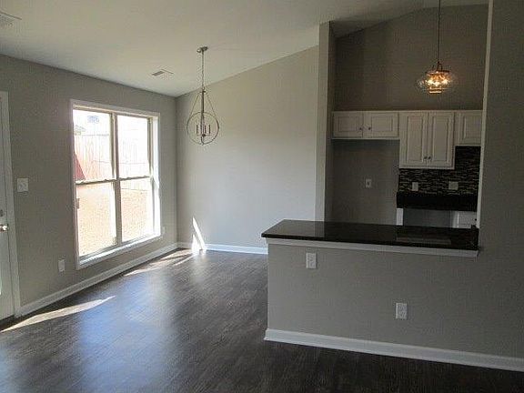 3rd image of 220 Millhouse Dr
