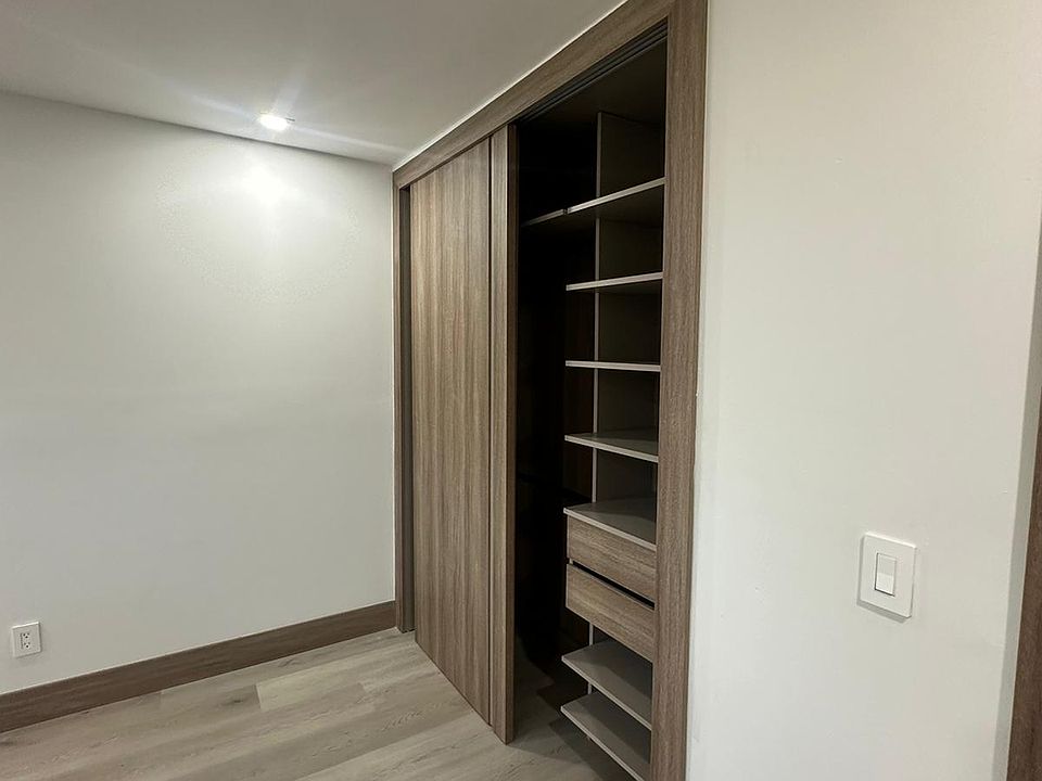 1st image of 660 NE 195th St #660