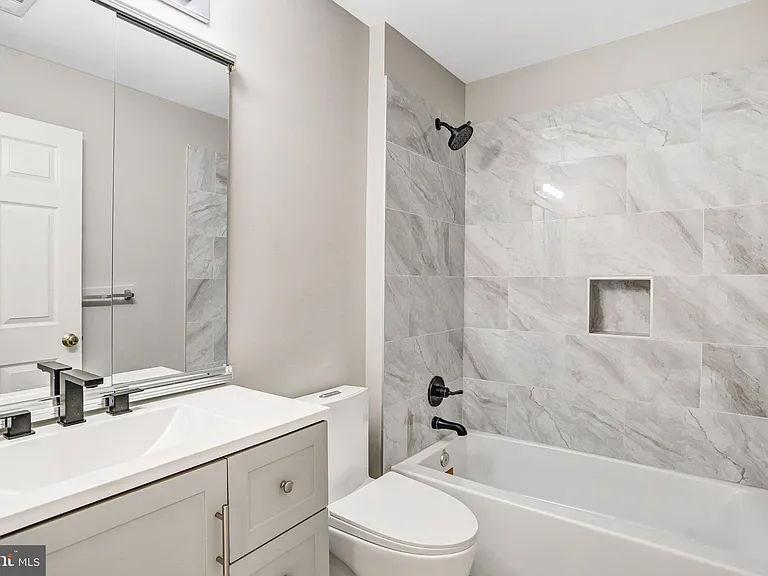 22616 Welborne Manor Sq — Photo 34