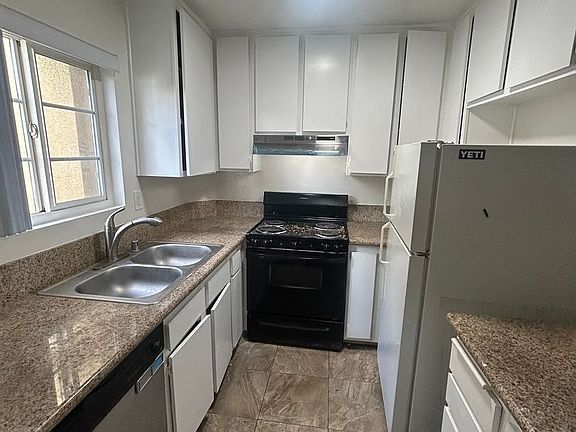 3rd image of 17450 Burbank Blvd #215