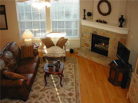 2nd image of 1101 Parmer Ln #203