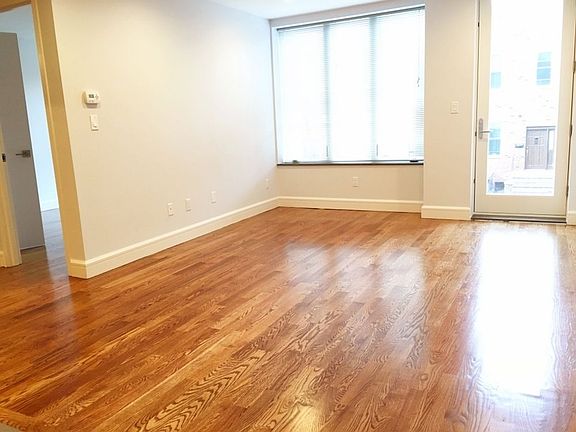 4th image of 2535 38th St APT 2F
