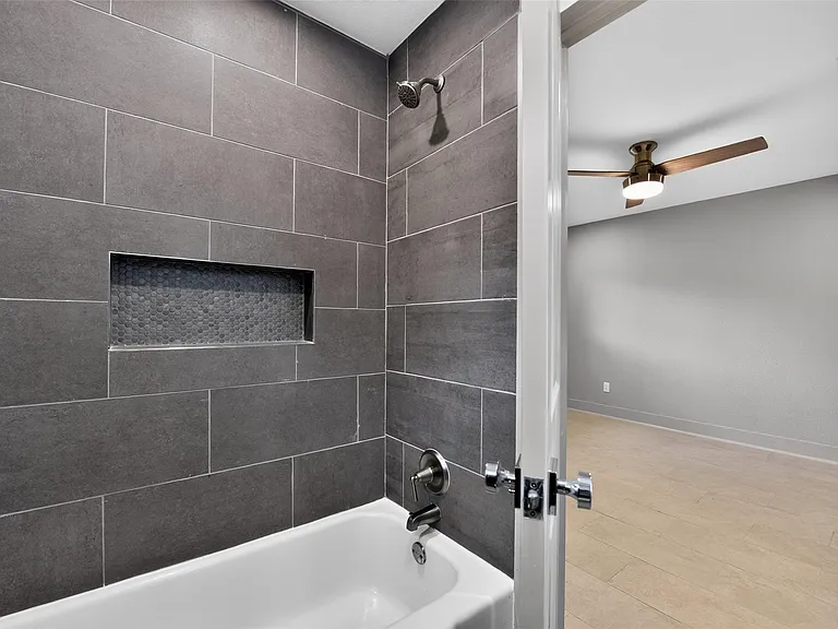 4131 Knotty Oaks Trl — Photo 22