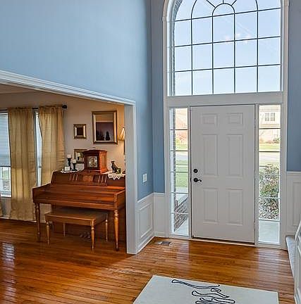 3rd image of 8271 Thornhill Dr