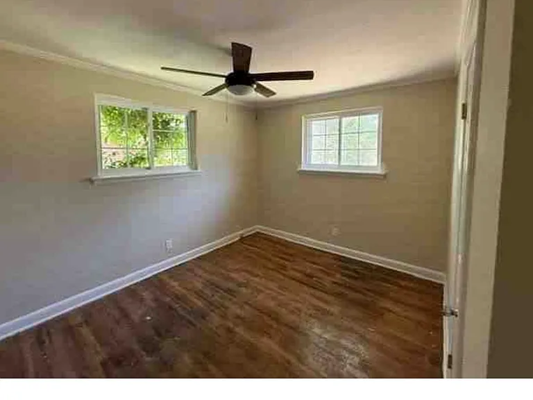 615 Clinton St — Photo 5