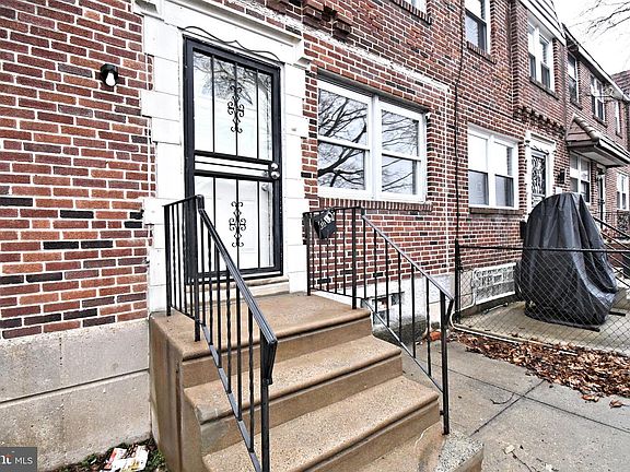 2nd image of 1107 E Sharpnack St