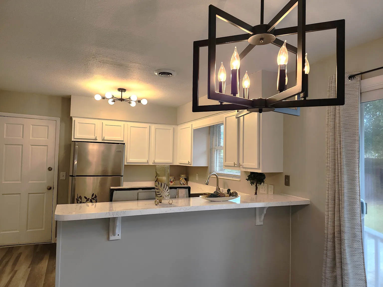 4 bed, 1150 sqft, $2,795 — Photo 2